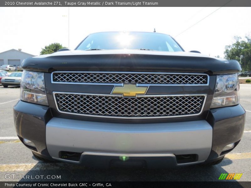 Taupe Gray Metallic / Dark Titanium/Light Titanium 2010 Chevrolet Avalanche Z71