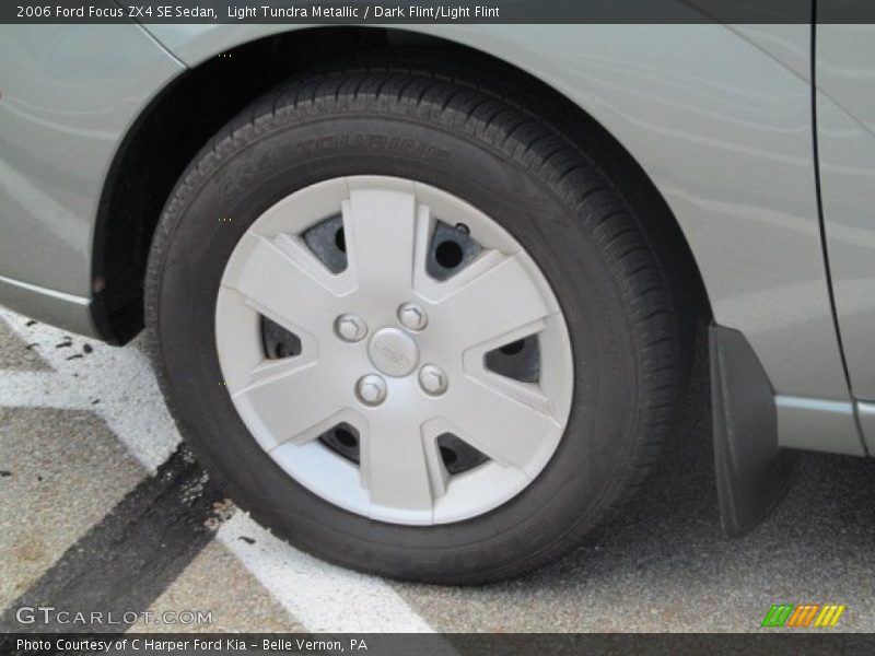 Light Tundra Metallic / Dark Flint/Light Flint 2006 Ford Focus ZX4 SE Sedan