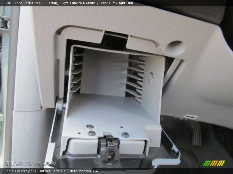 Light Tundra Metallic / Dark Flint/Light Flint 2006 Ford Focus ZX4 SE Sedan