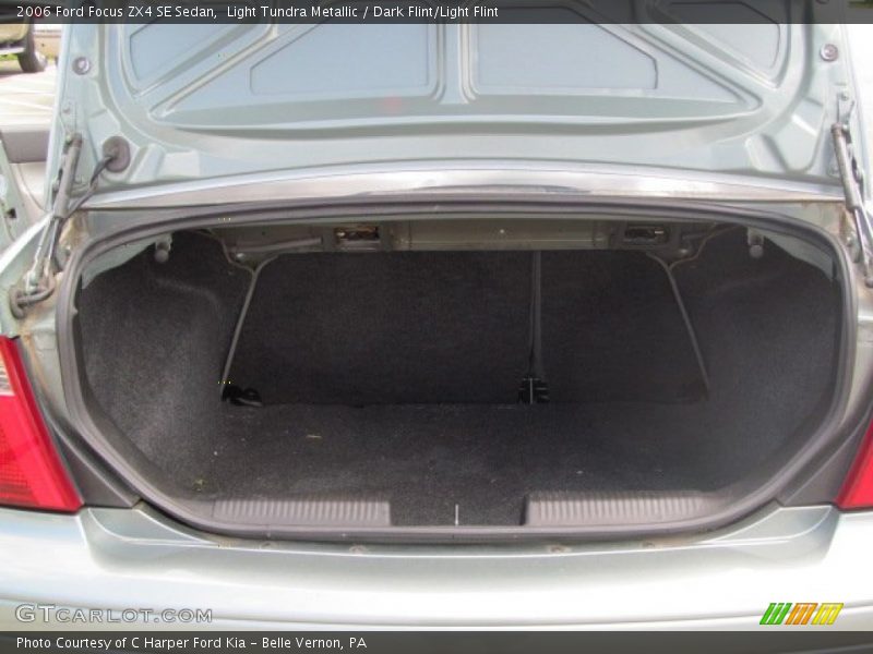  2006 Focus ZX4 SE Sedan Trunk