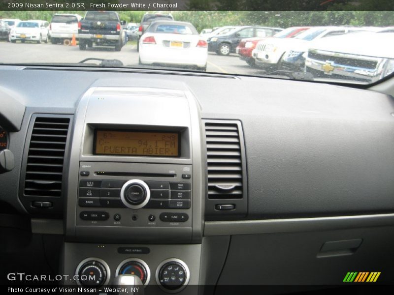 Fresh Powder White / Charcoal 2009 Nissan Sentra 2.0 SR