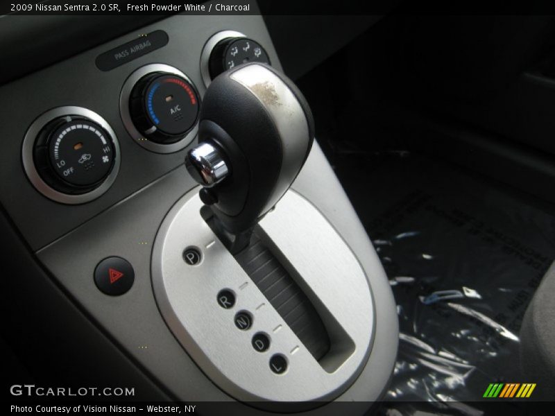 Fresh Powder White / Charcoal 2009 Nissan Sentra 2.0 SR