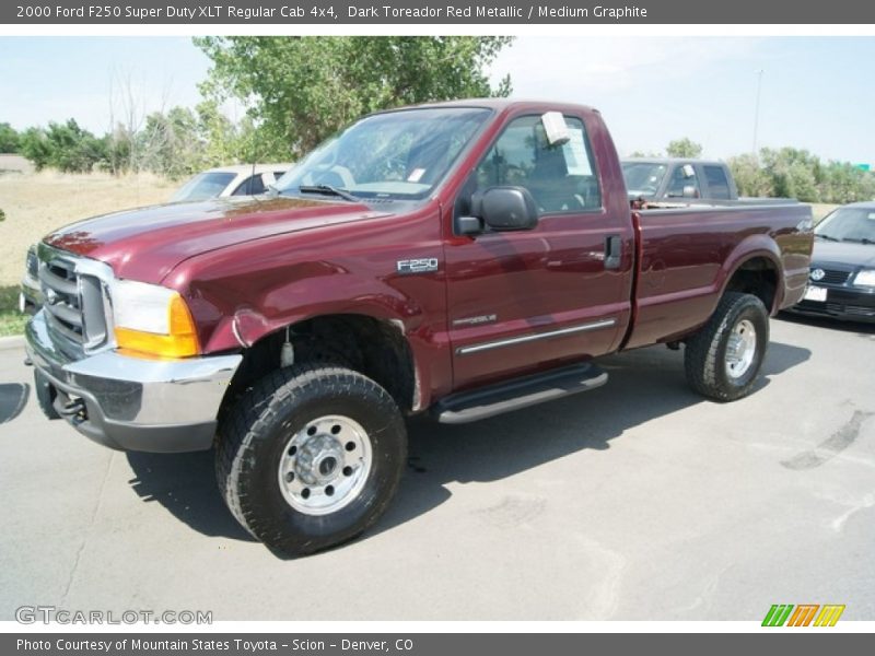 Front 3/4 View of 2000 F250 Super Duty XLT Regular Cab 4x4