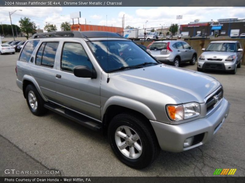 Chrome Silver Metallic / Charcoal 2004 Nissan Pathfinder SE 4x4