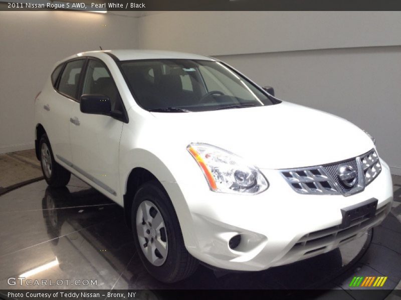 Pearl White / Black 2011 Nissan Rogue S AWD