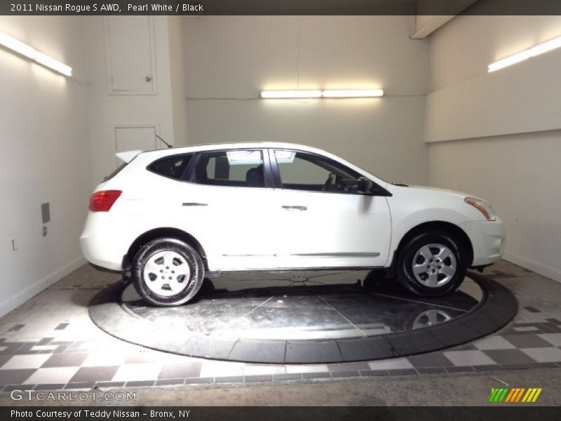 Pearl White / Black 2011 Nissan Rogue S AWD