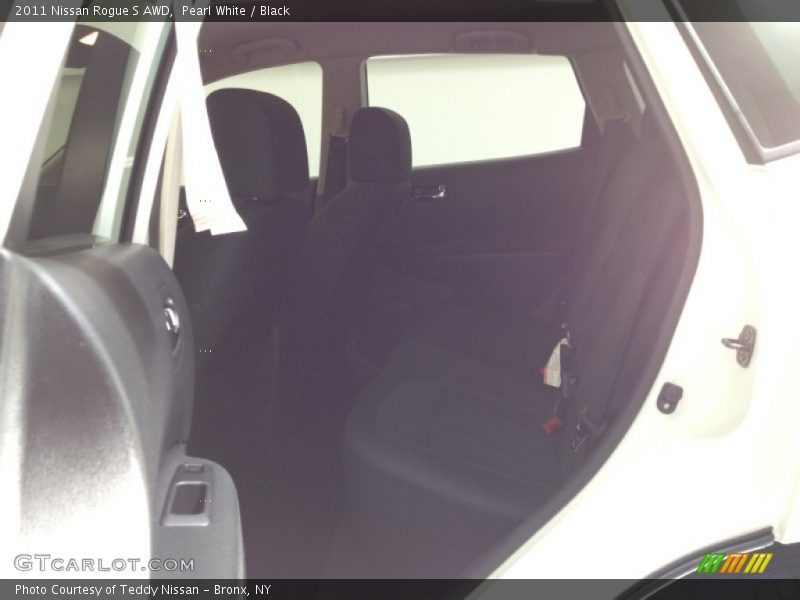 Pearl White / Black 2011 Nissan Rogue S AWD