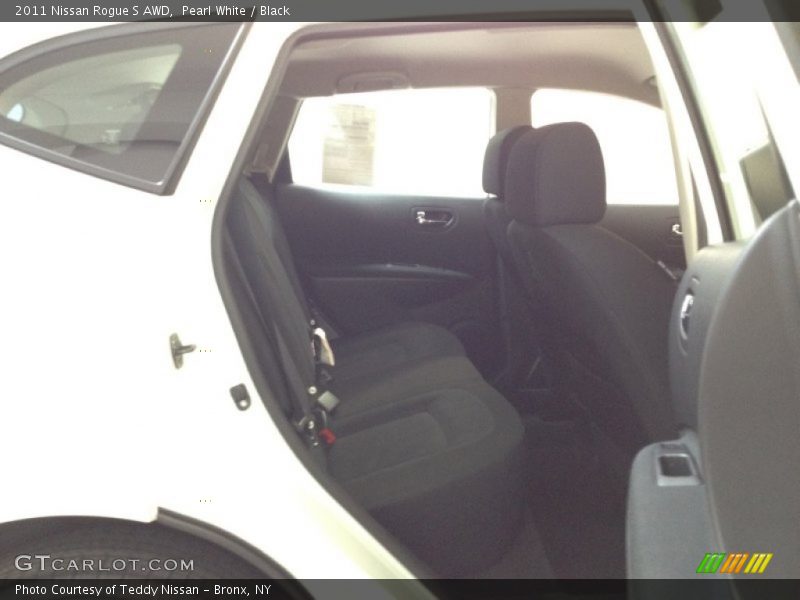 Pearl White / Black 2011 Nissan Rogue S AWD