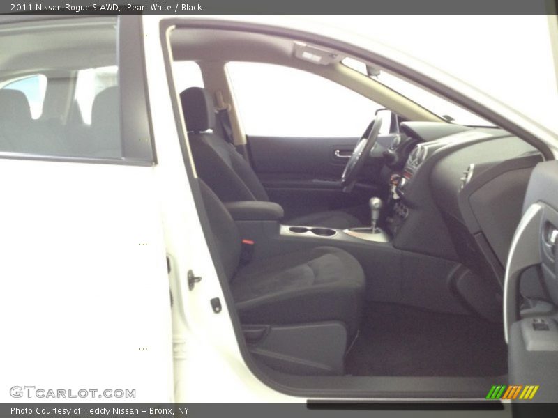 Pearl White / Black 2011 Nissan Rogue S AWD