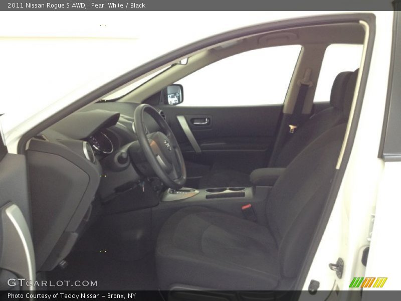 Pearl White / Black 2011 Nissan Rogue S AWD