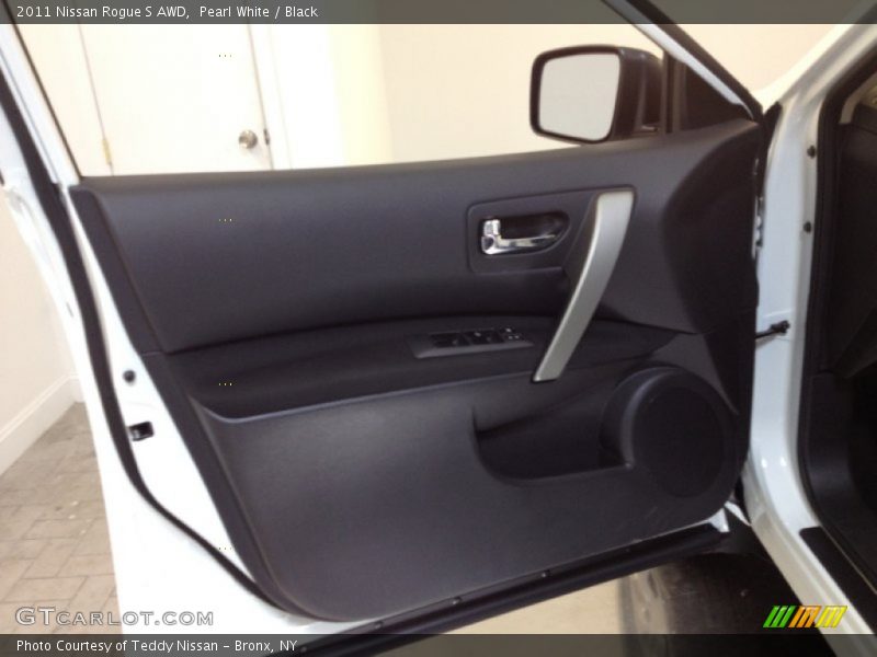 Pearl White / Black 2011 Nissan Rogue S AWD