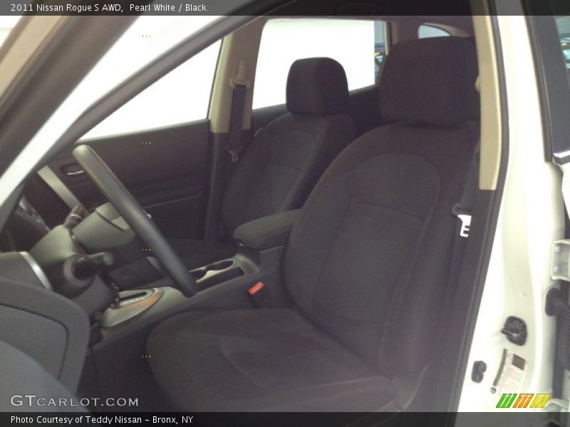 Pearl White / Black 2011 Nissan Rogue S AWD