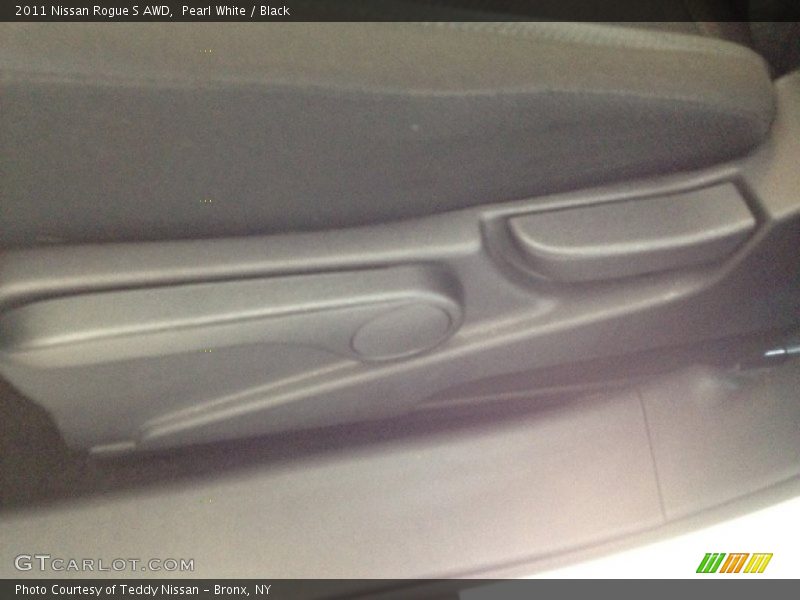 Pearl White / Black 2011 Nissan Rogue S AWD