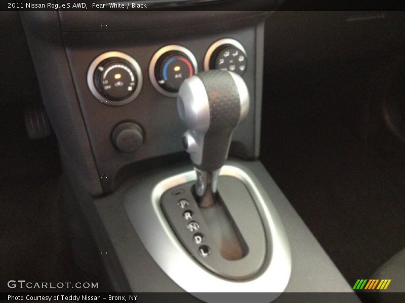 Pearl White / Black 2011 Nissan Rogue S AWD