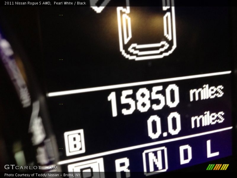 Pearl White / Black 2011 Nissan Rogue S AWD