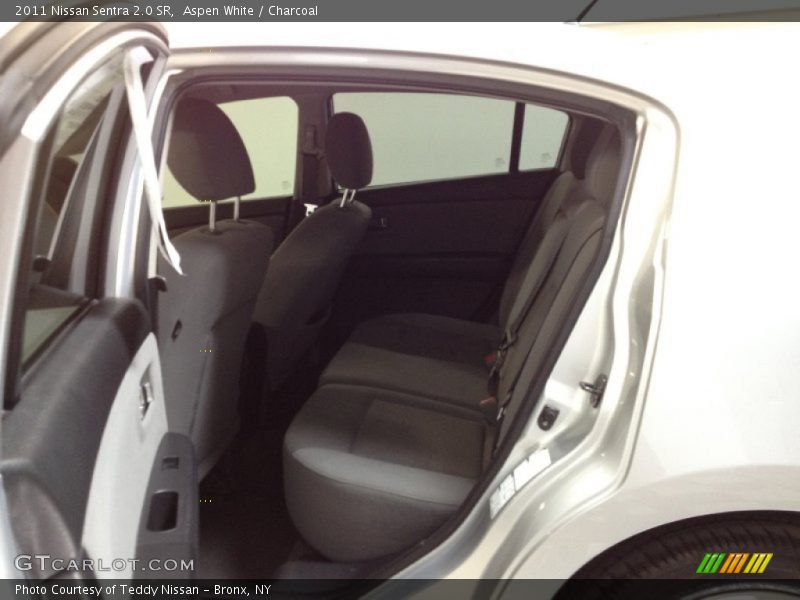 Aspen White / Charcoal 2011 Nissan Sentra 2.0 SR
