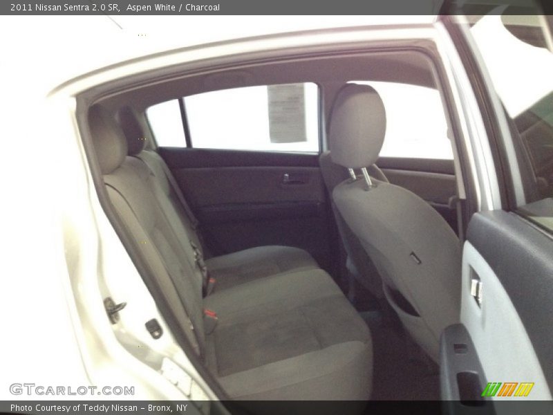 Aspen White / Charcoal 2011 Nissan Sentra 2.0 SR