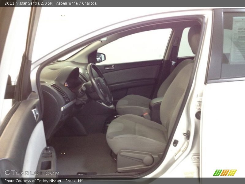 Aspen White / Charcoal 2011 Nissan Sentra 2.0 SR