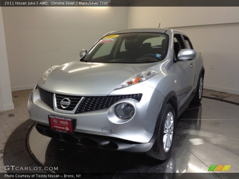 Chrome Silver / Black/Silver Trim 2011 Nissan Juke S AWD
