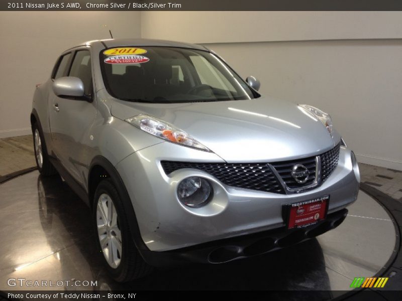 Chrome Silver / Black/Silver Trim 2011 Nissan Juke S AWD