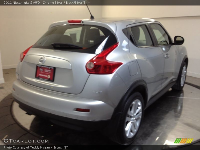 Chrome Silver / Black/Silver Trim 2011 Nissan Juke S AWD