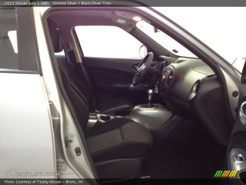 Chrome Silver / Black/Silver Trim 2011 Nissan Juke S AWD