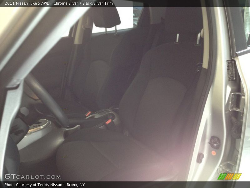 Chrome Silver / Black/Silver Trim 2011 Nissan Juke S AWD