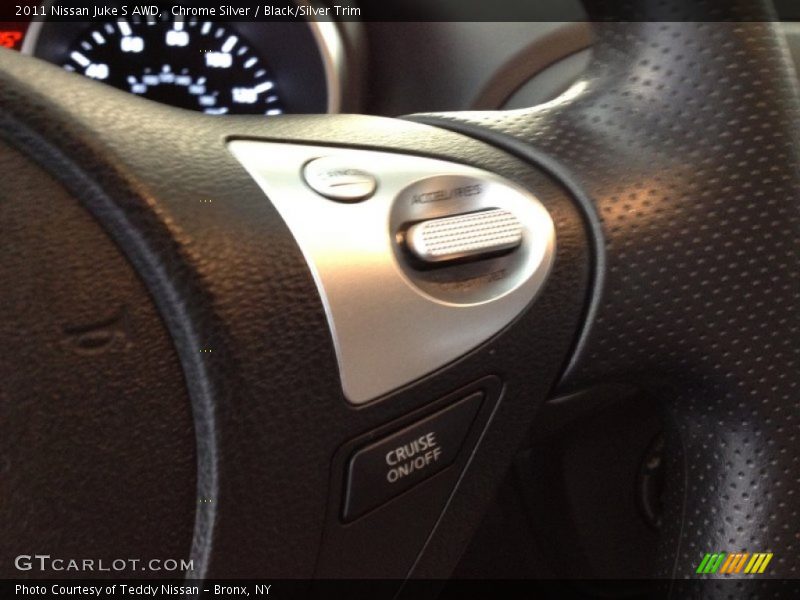 Chrome Silver / Black/Silver Trim 2011 Nissan Juke S AWD