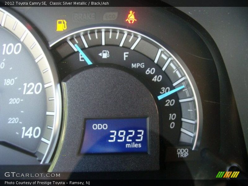 Classic Silver Metallic / Black/Ash 2012 Toyota Camry SE