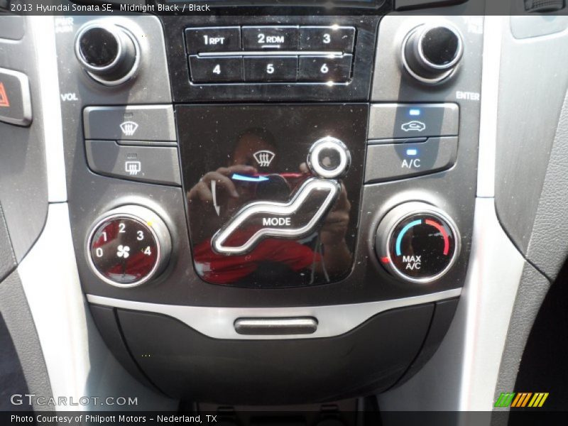 Midnight Black / Black 2013 Hyundai Sonata SE