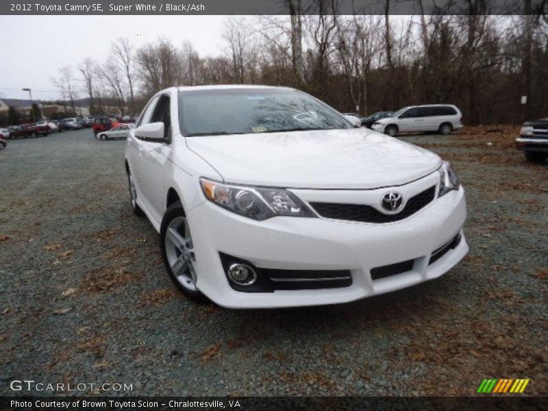 Super White / Black/Ash 2012 Toyota Camry SE