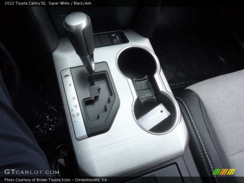 Super White / Black/Ash 2012 Toyota Camry SE