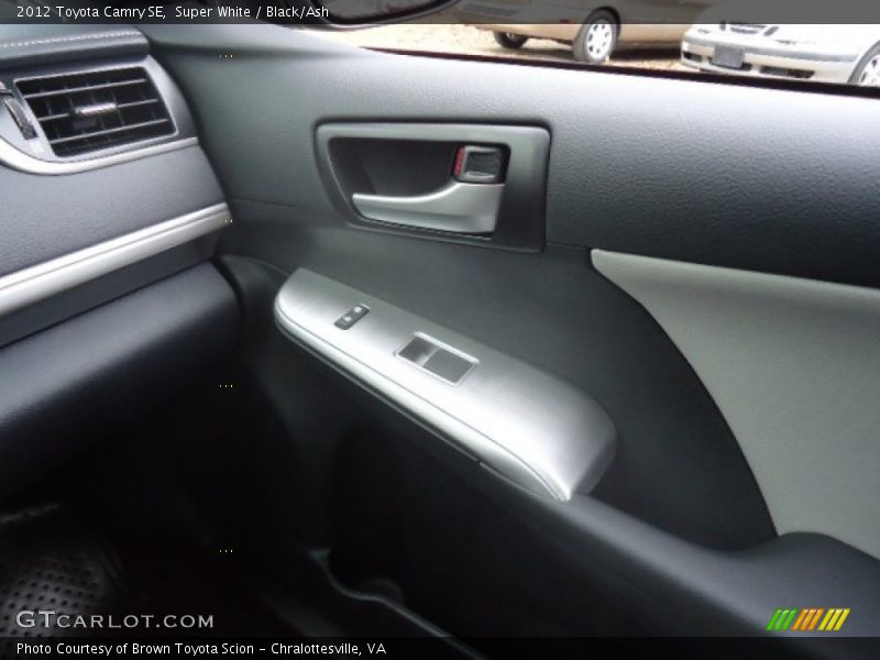 Super White / Black/Ash 2012 Toyota Camry SE