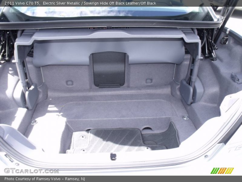 Electric Silver Metallic / Soverign Hide Off Black Leather/Off Black 2011 Volvo C70 T5