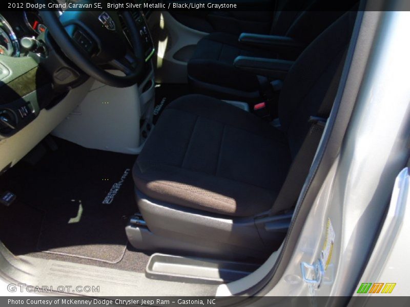 Bright Silver Metallic / Black/Light Graystone 2012 Dodge Grand Caravan SE