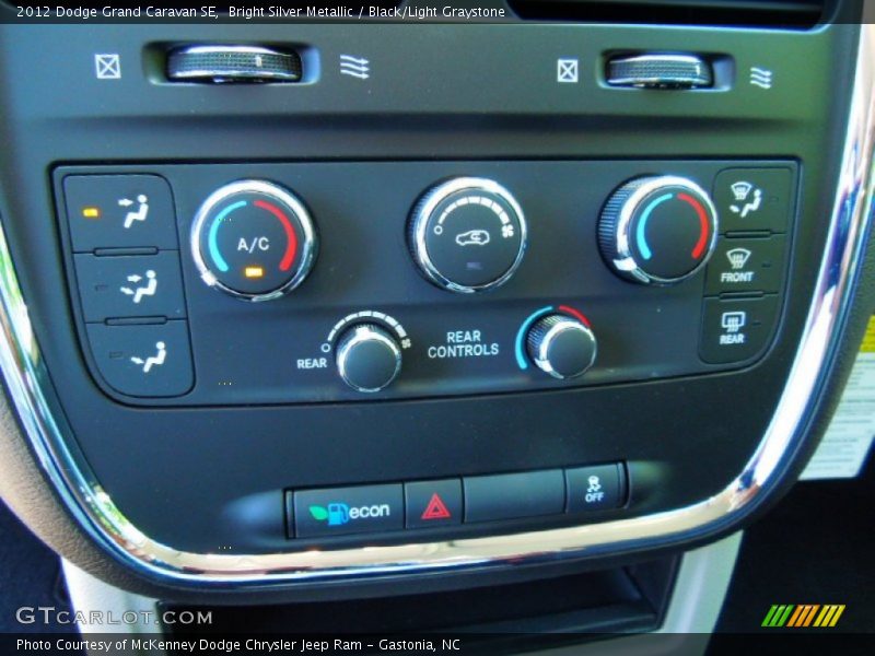 Bright Silver Metallic / Black/Light Graystone 2012 Dodge Grand Caravan SE