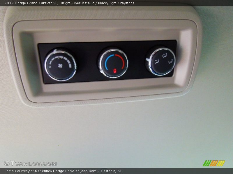 Bright Silver Metallic / Black/Light Graystone 2012 Dodge Grand Caravan SE