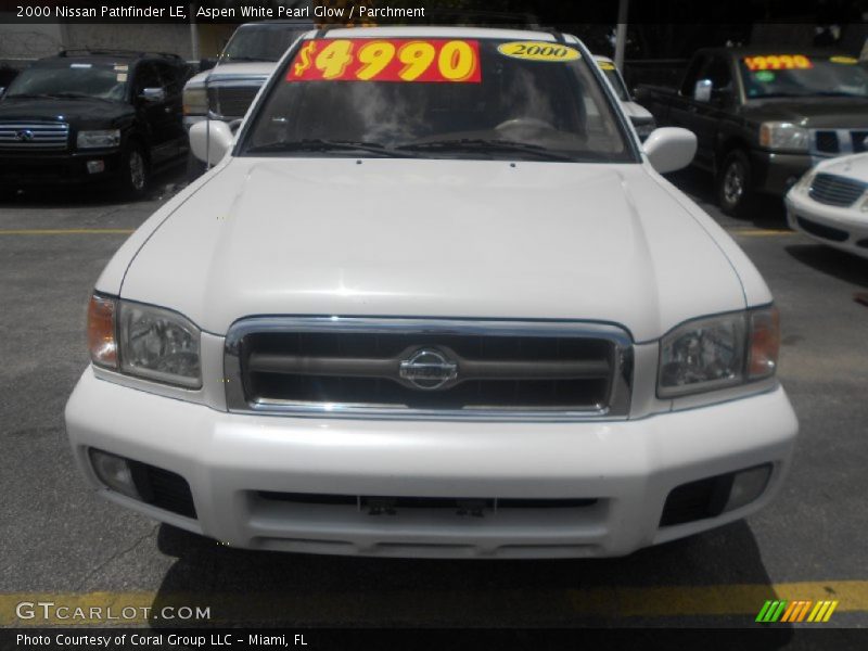 Aspen White Pearl Glow / Parchment 2000 Nissan Pathfinder LE