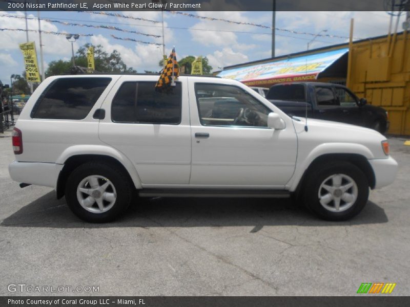 Aspen White Pearl Glow / Parchment 2000 Nissan Pathfinder LE