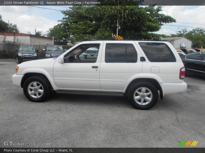 Aspen White Pearl Glow / Parchment 2000 Nissan Pathfinder LE