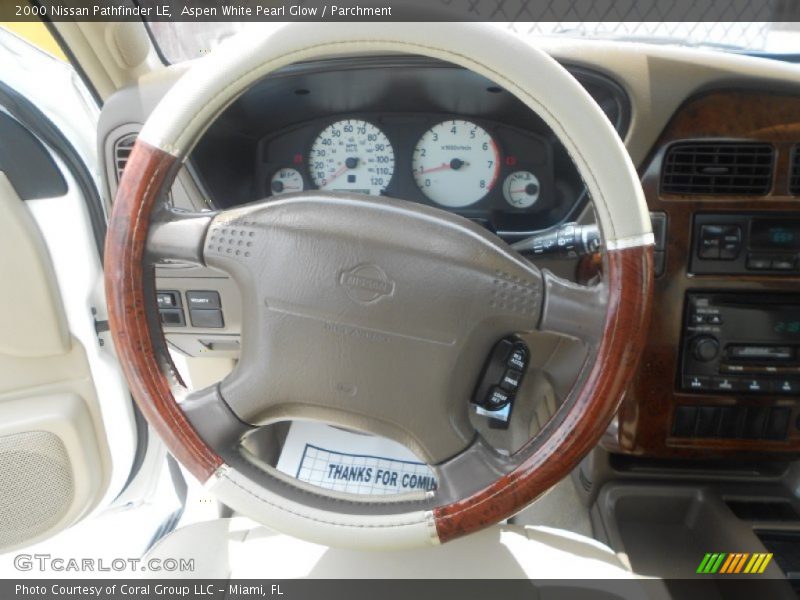 Aspen White Pearl Glow / Parchment 2000 Nissan Pathfinder LE