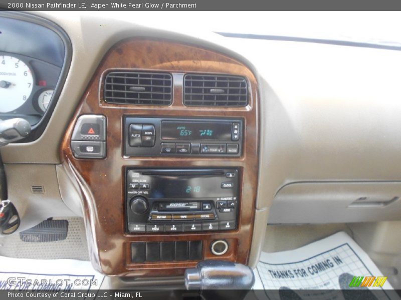 Aspen White Pearl Glow / Parchment 2000 Nissan Pathfinder LE