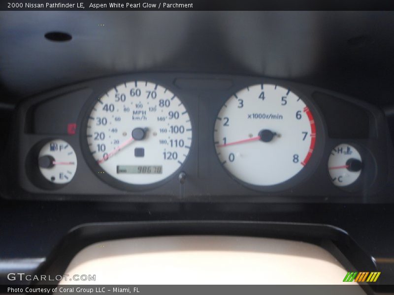 Aspen White Pearl Glow / Parchment 2000 Nissan Pathfinder LE