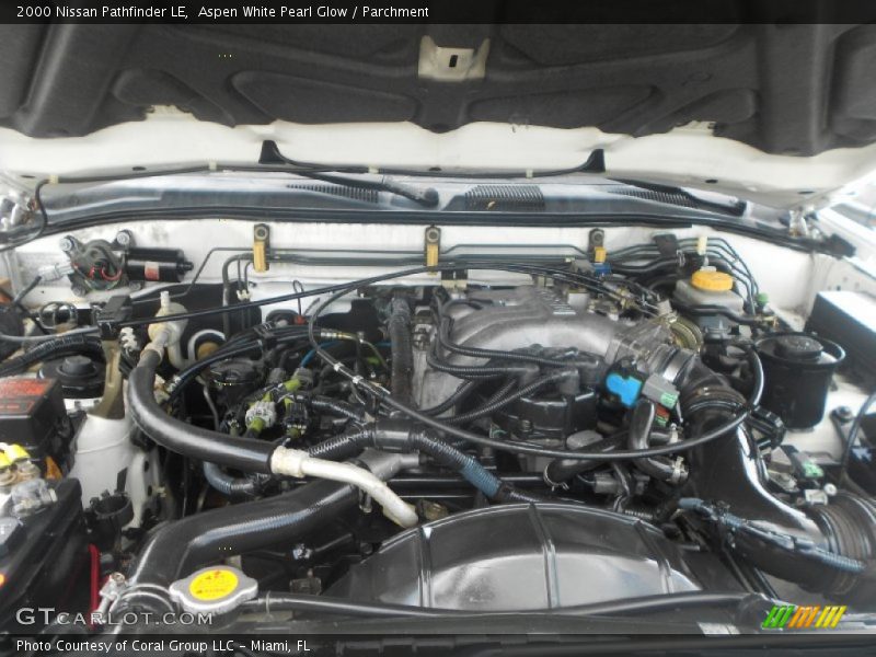 Aspen White Pearl Glow / Parchment 2000 Nissan Pathfinder LE