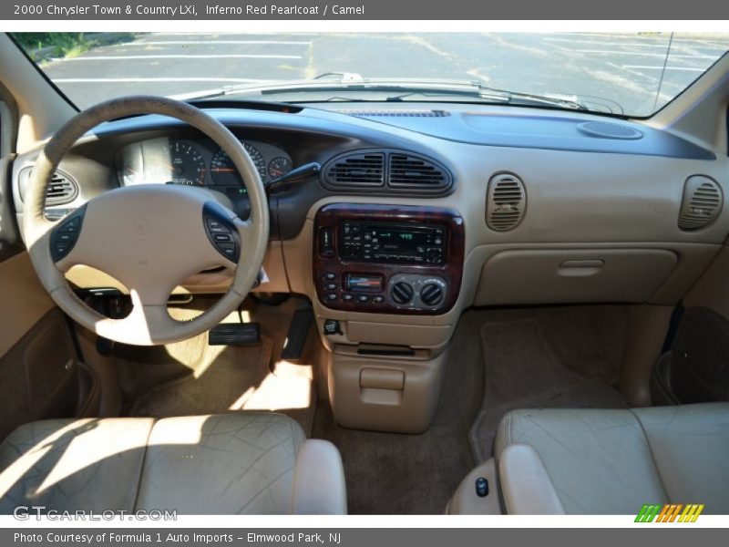 Dashboard of 2000 Town & Country LXi