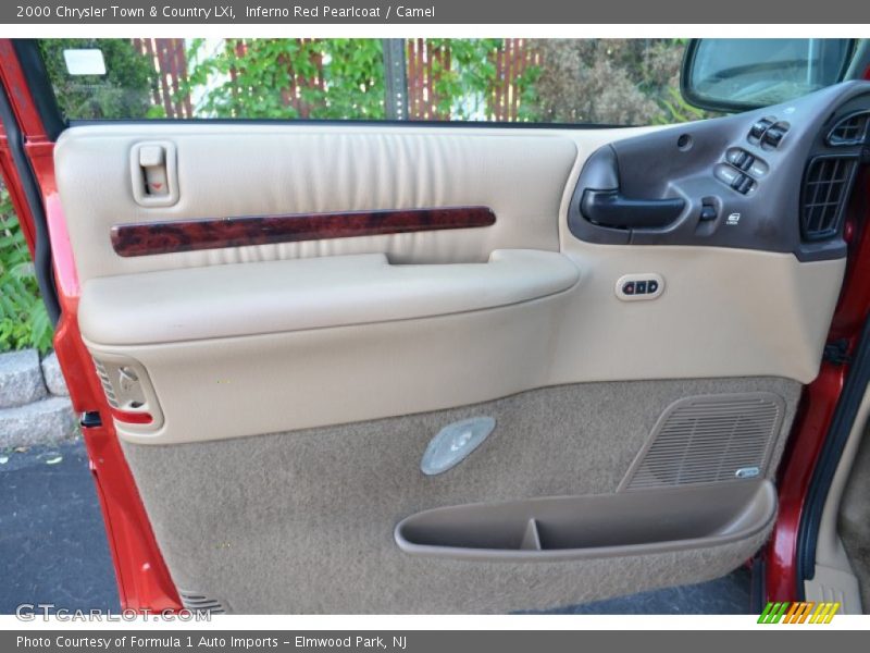 Inferno Red Pearlcoat / Camel 2000 Chrysler Town & Country LXi