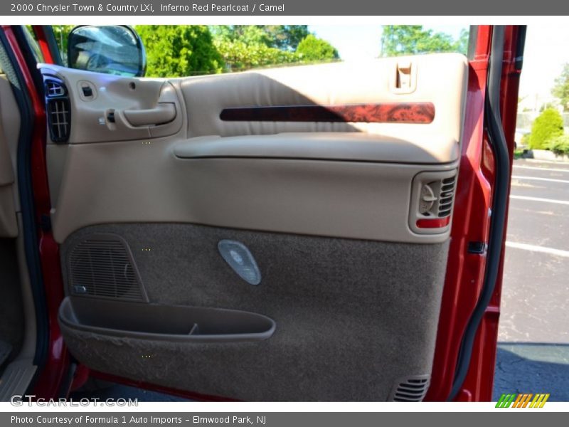 Inferno Red Pearlcoat / Camel 2000 Chrysler Town & Country LXi