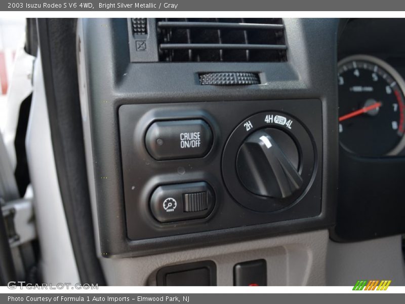 Bright Silver Metallic / Gray 2003 Isuzu Rodeo S V6 4WD