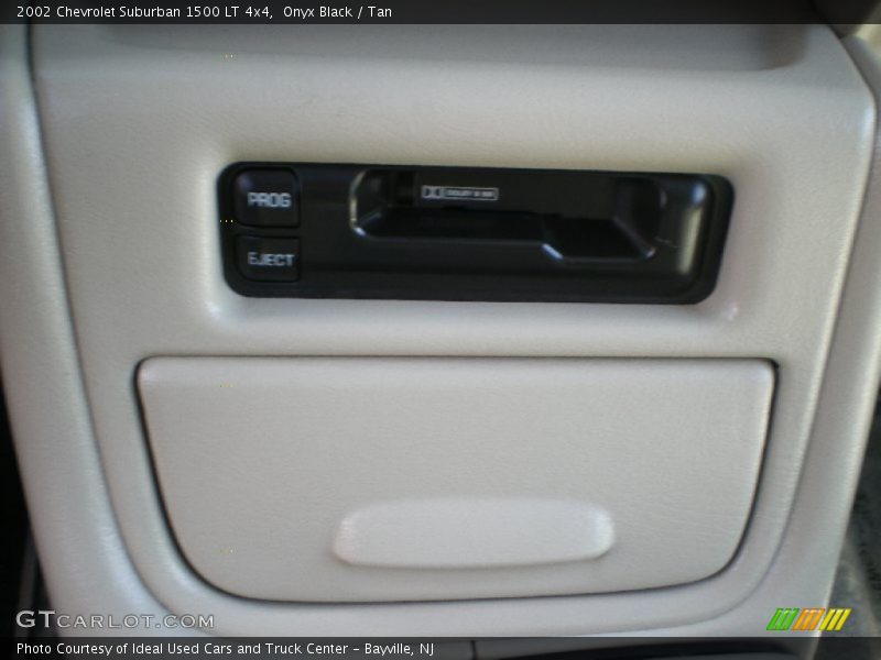 Onyx Black / Tan 2002 Chevrolet Suburban 1500 LT 4x4