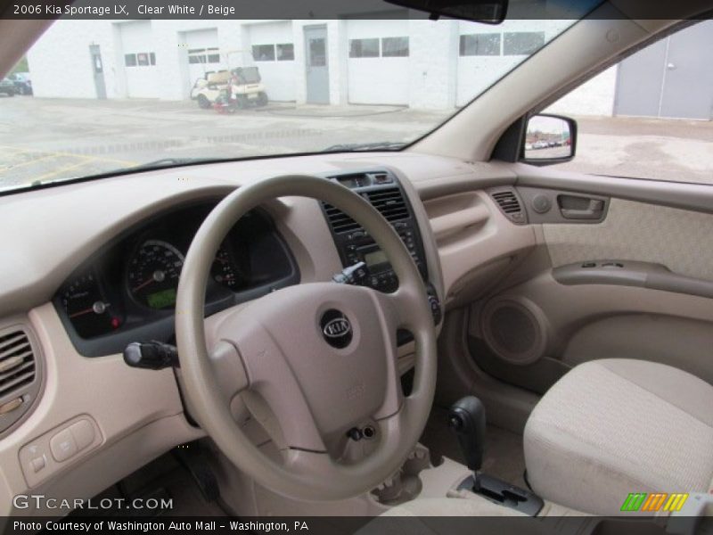 Clear White / Beige 2006 Kia Sportage LX